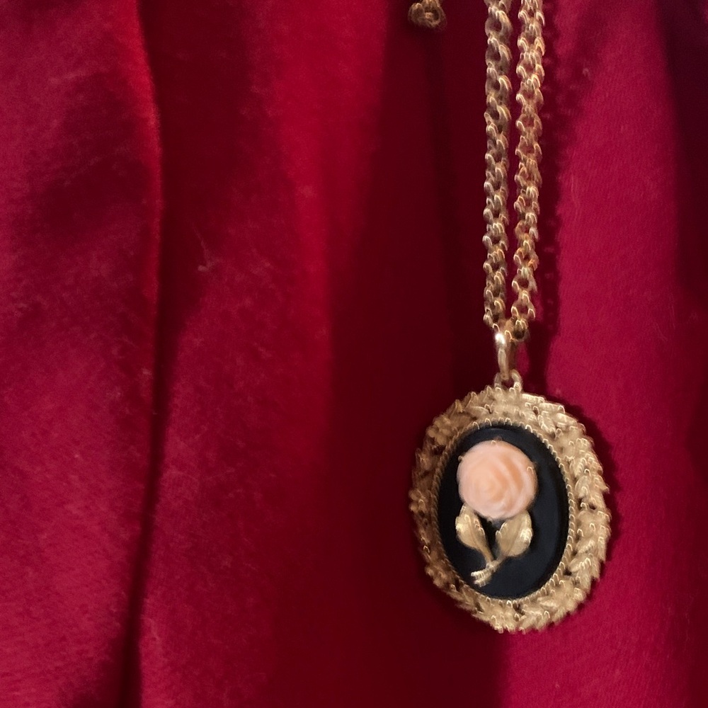 1920”s Gold and Black Floral Pendant Necklace on one side with a mirror on th PI - Picture 5 of 5